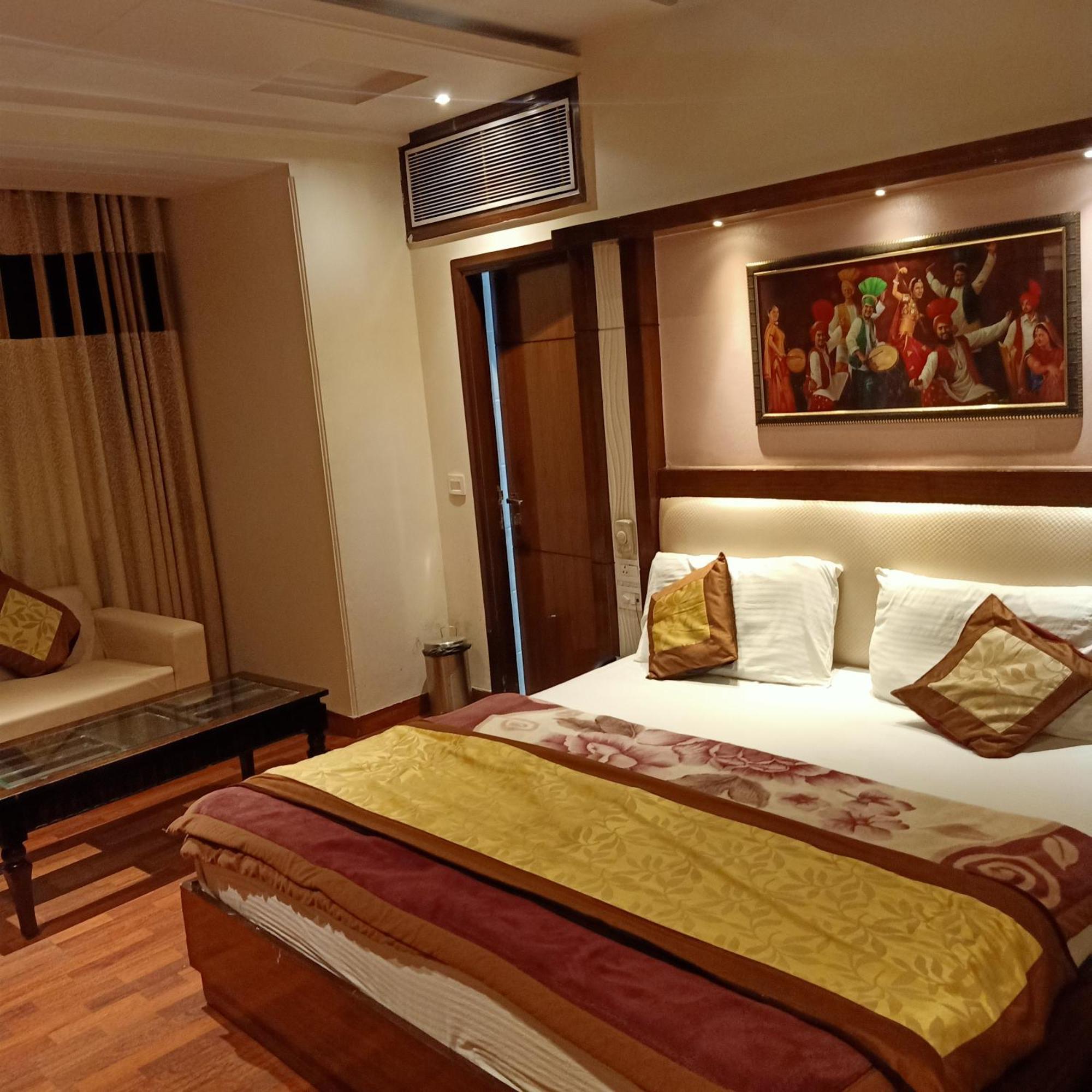 Hotel Geet Deluxe Új-Delhi Kültér fotó