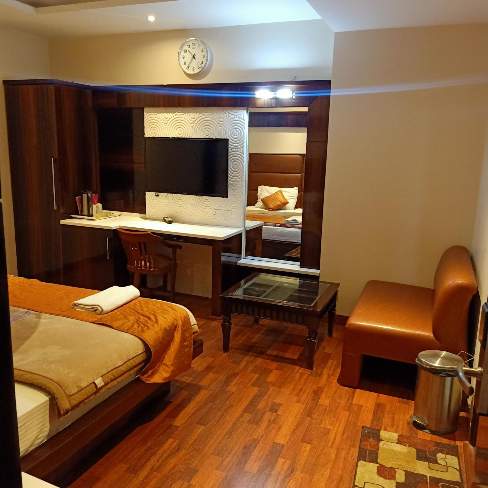 Hotel Geet Deluxe Új-Delhi Kültér fotó