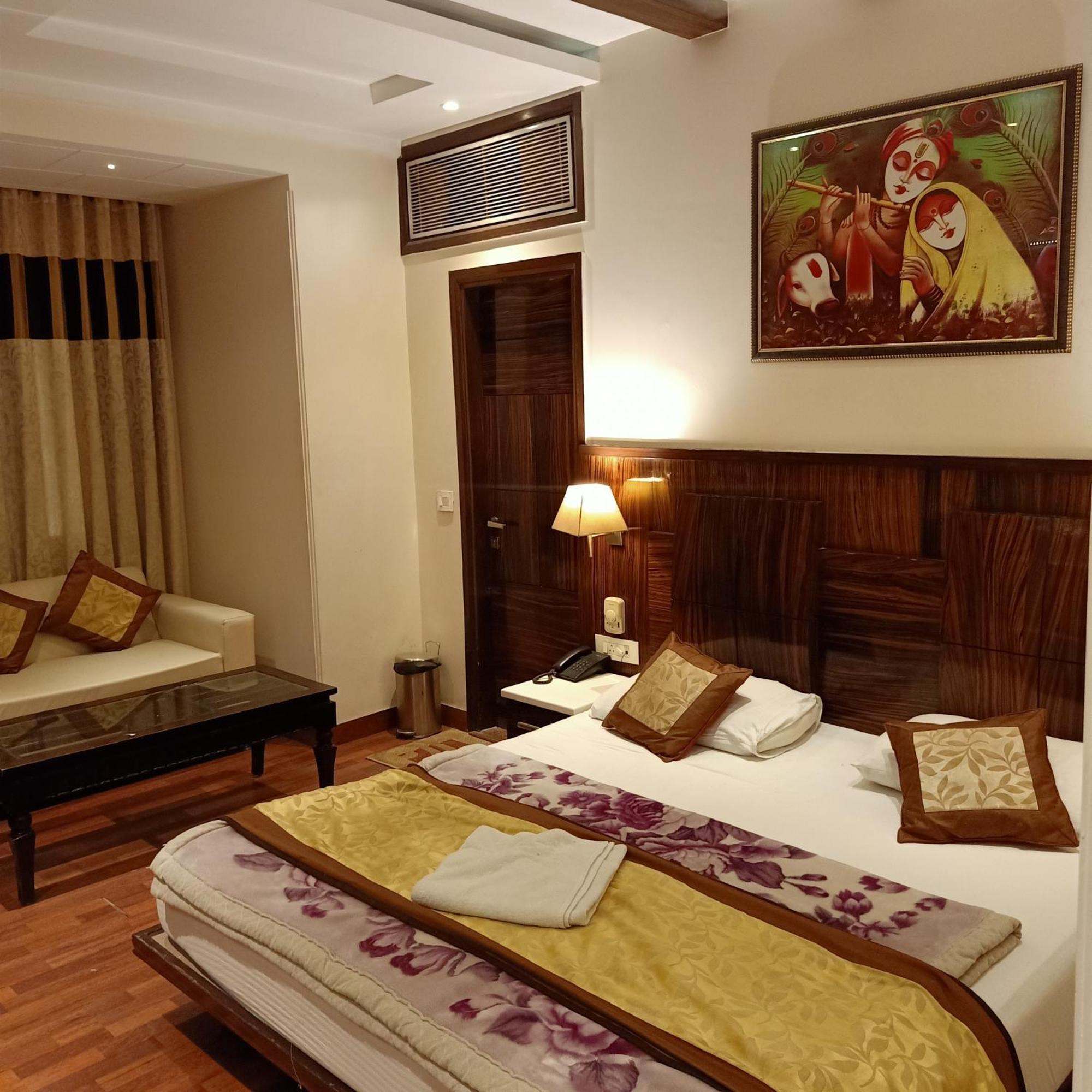 Hotel Geet Deluxe Új-Delhi Kültér fotó