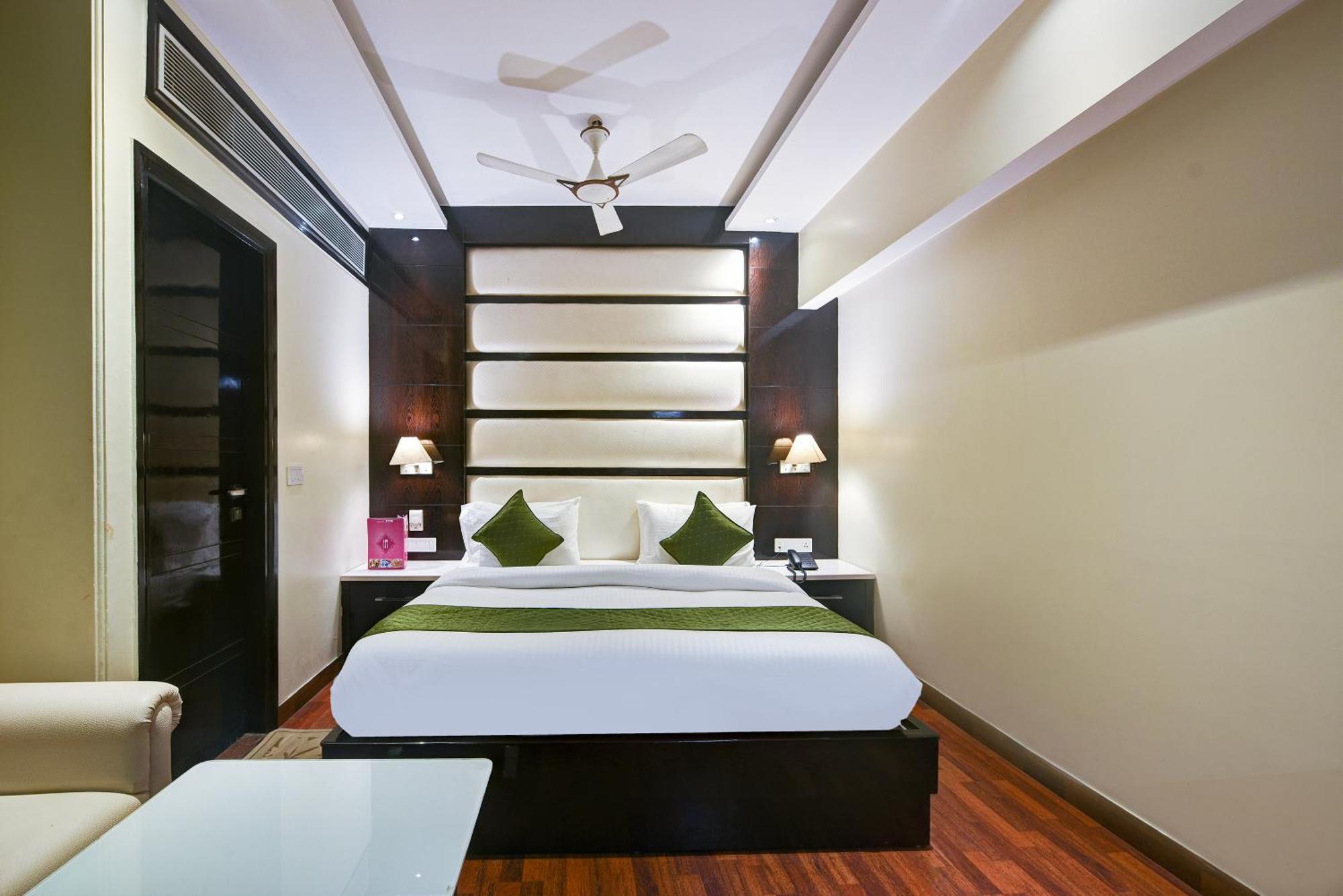 Hotel Geet Deluxe Új-Delhi Kültér fotó