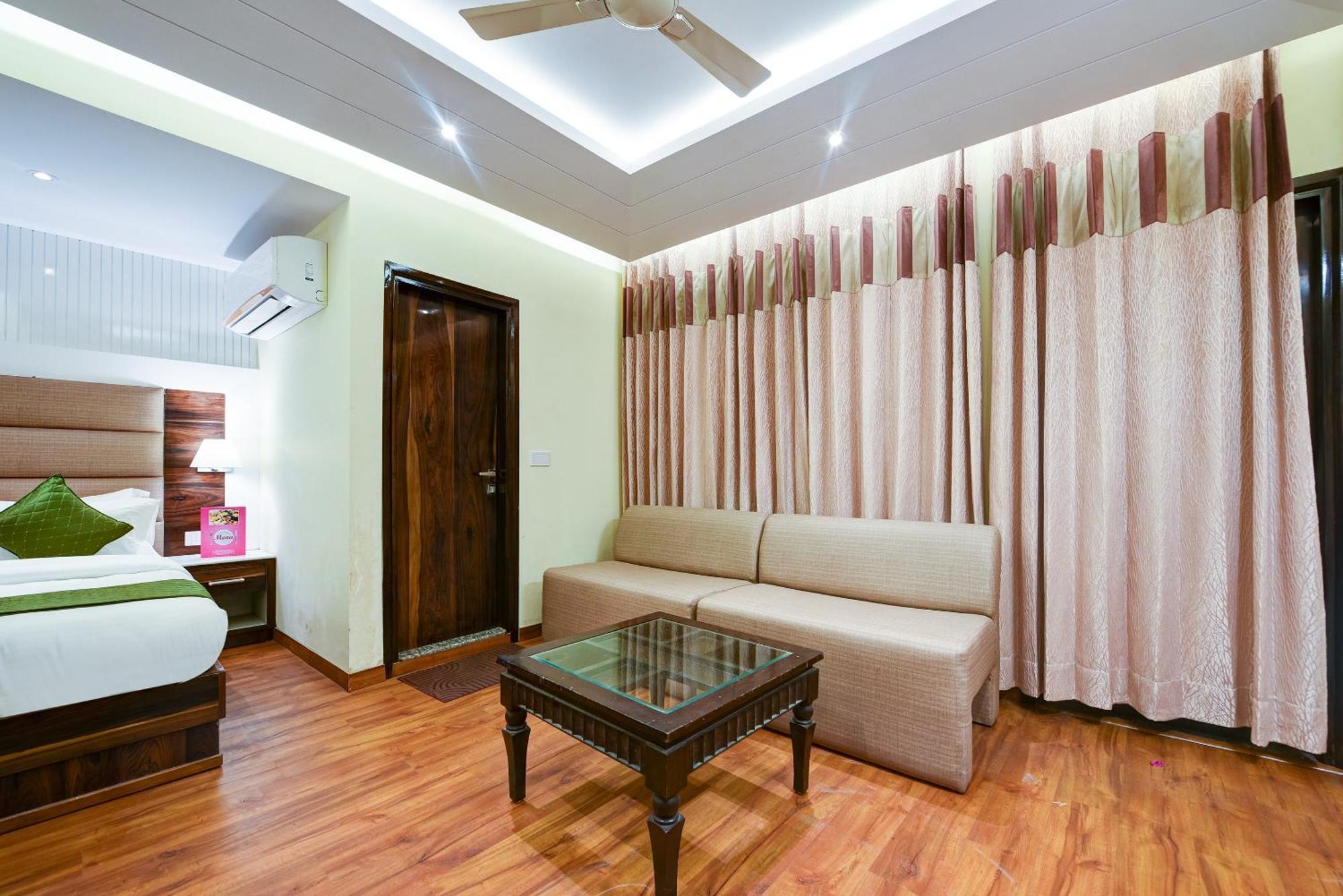 Hotel Geet Deluxe Új-Delhi Kültér fotó