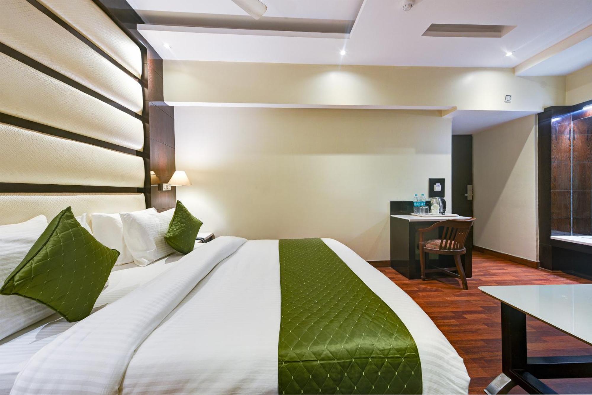 Hotel Geet Deluxe Új-Delhi Kültér fotó