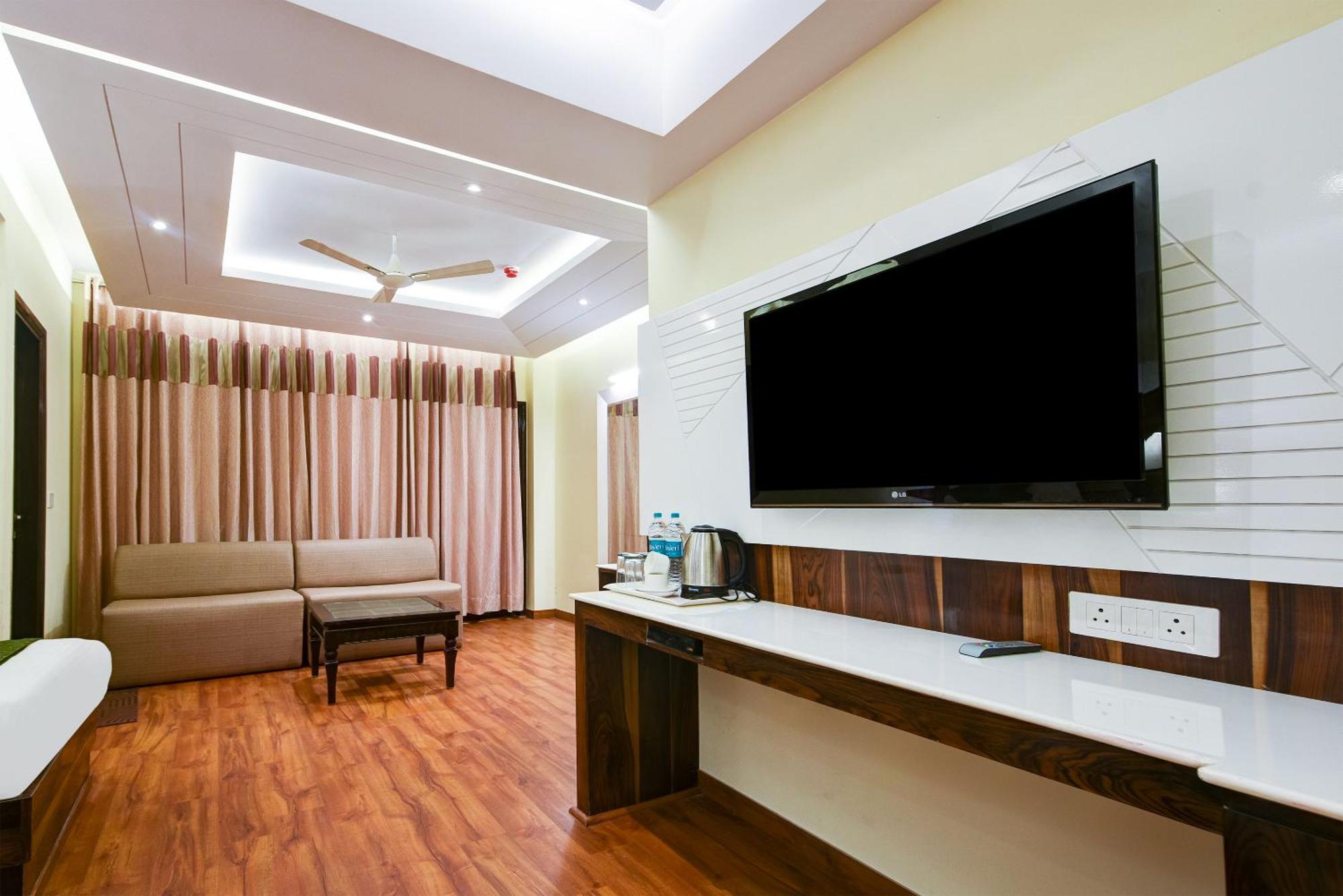 Hotel Geet Deluxe Új-Delhi Kültér fotó