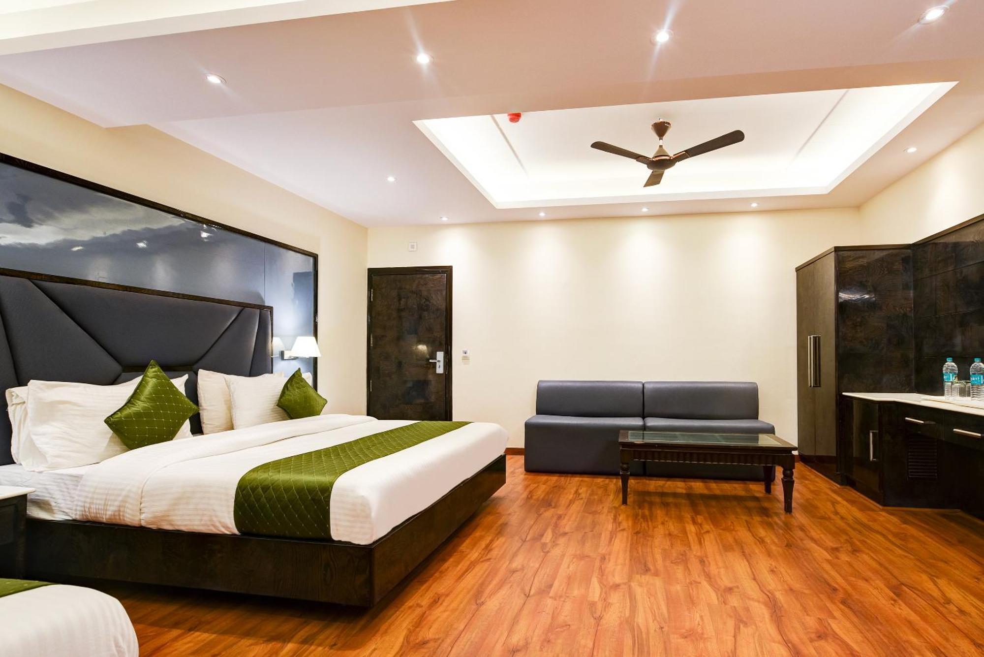 Hotel Geet Deluxe Új-Delhi Kültér fotó