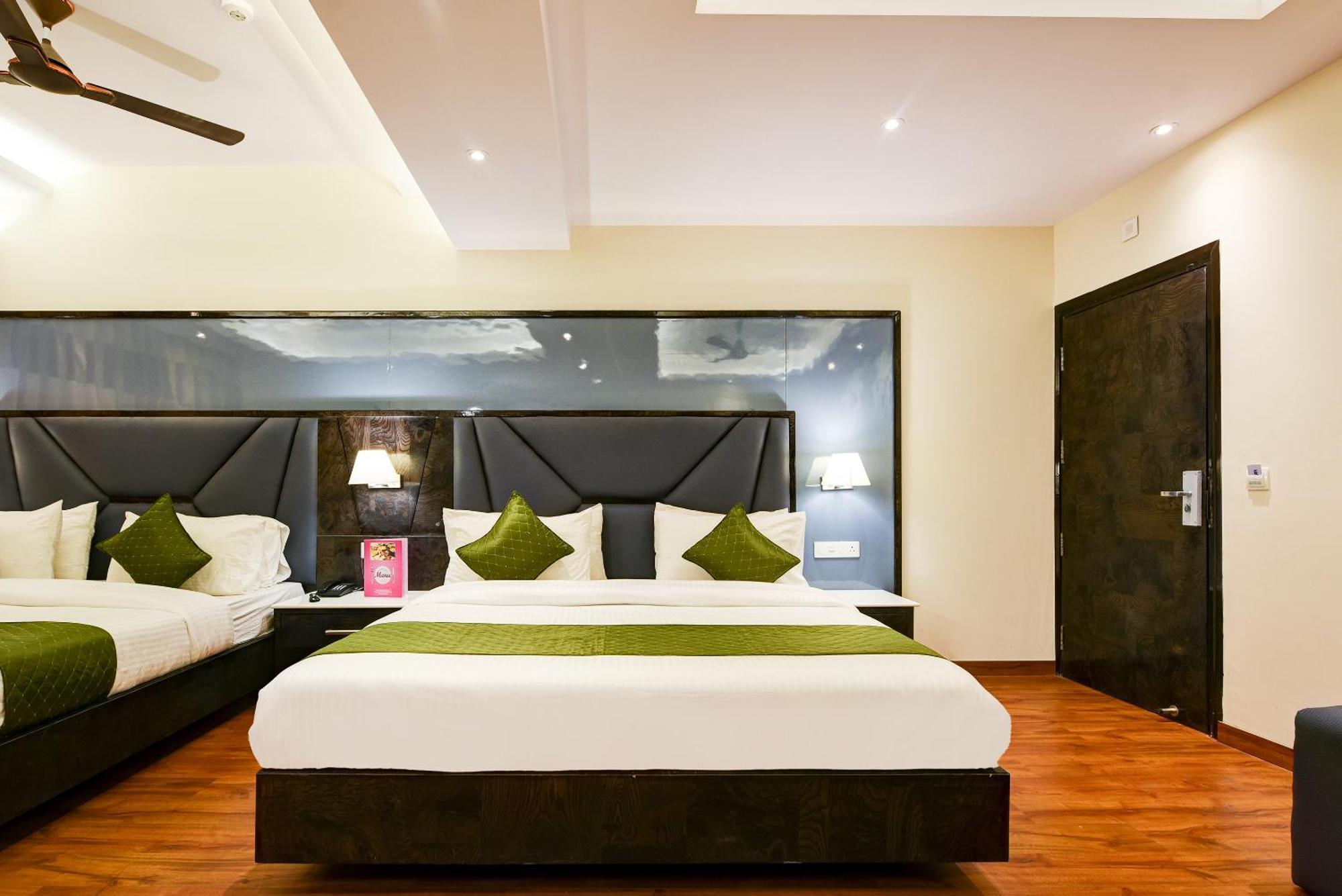 Hotel Geet Deluxe Új-Delhi Kültér fotó