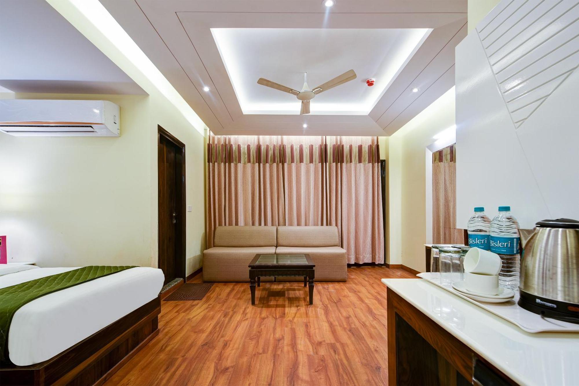 Hotel Geet Deluxe Új-Delhi Kültér fotó