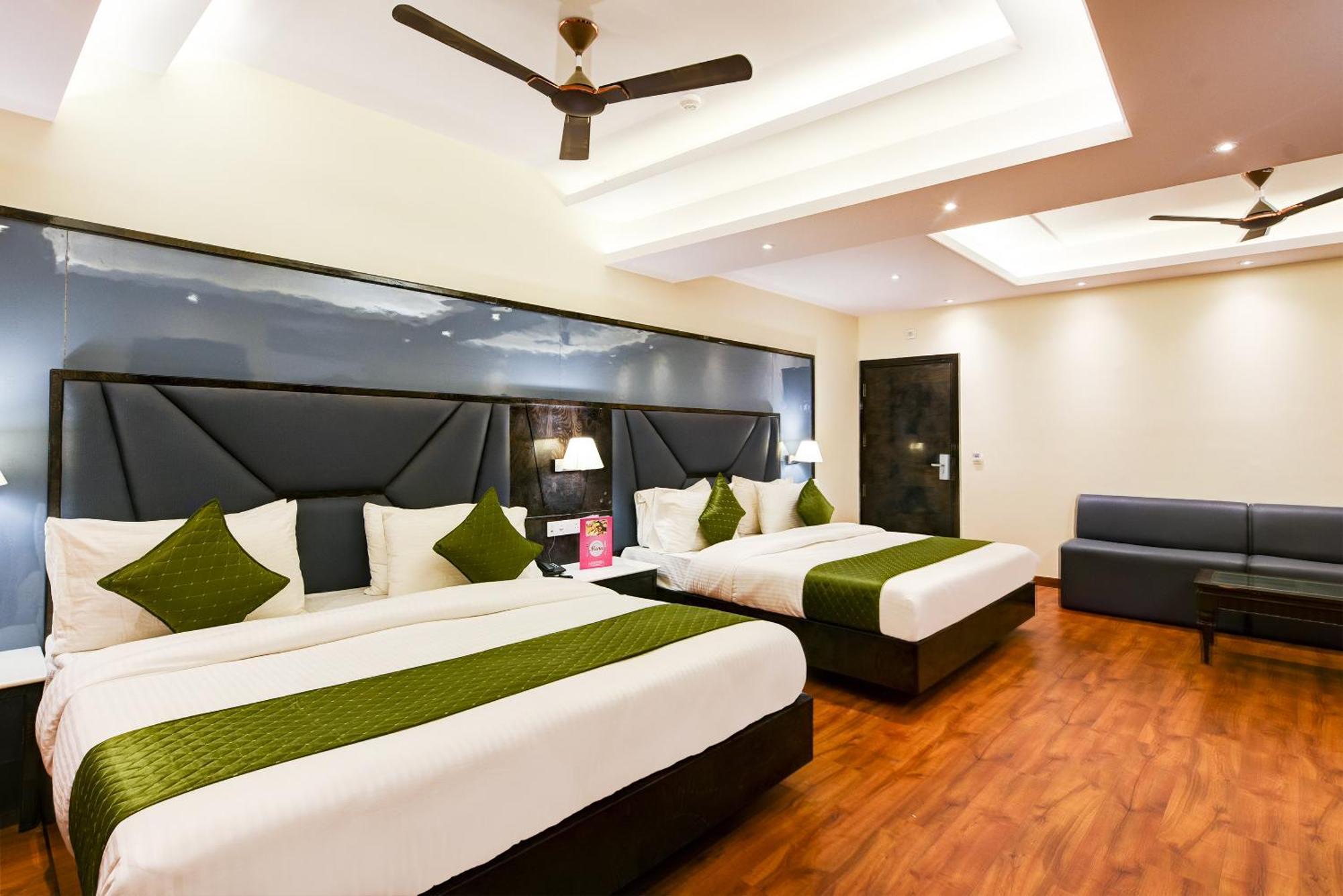 Hotel Geet Deluxe Új-Delhi Kültér fotó