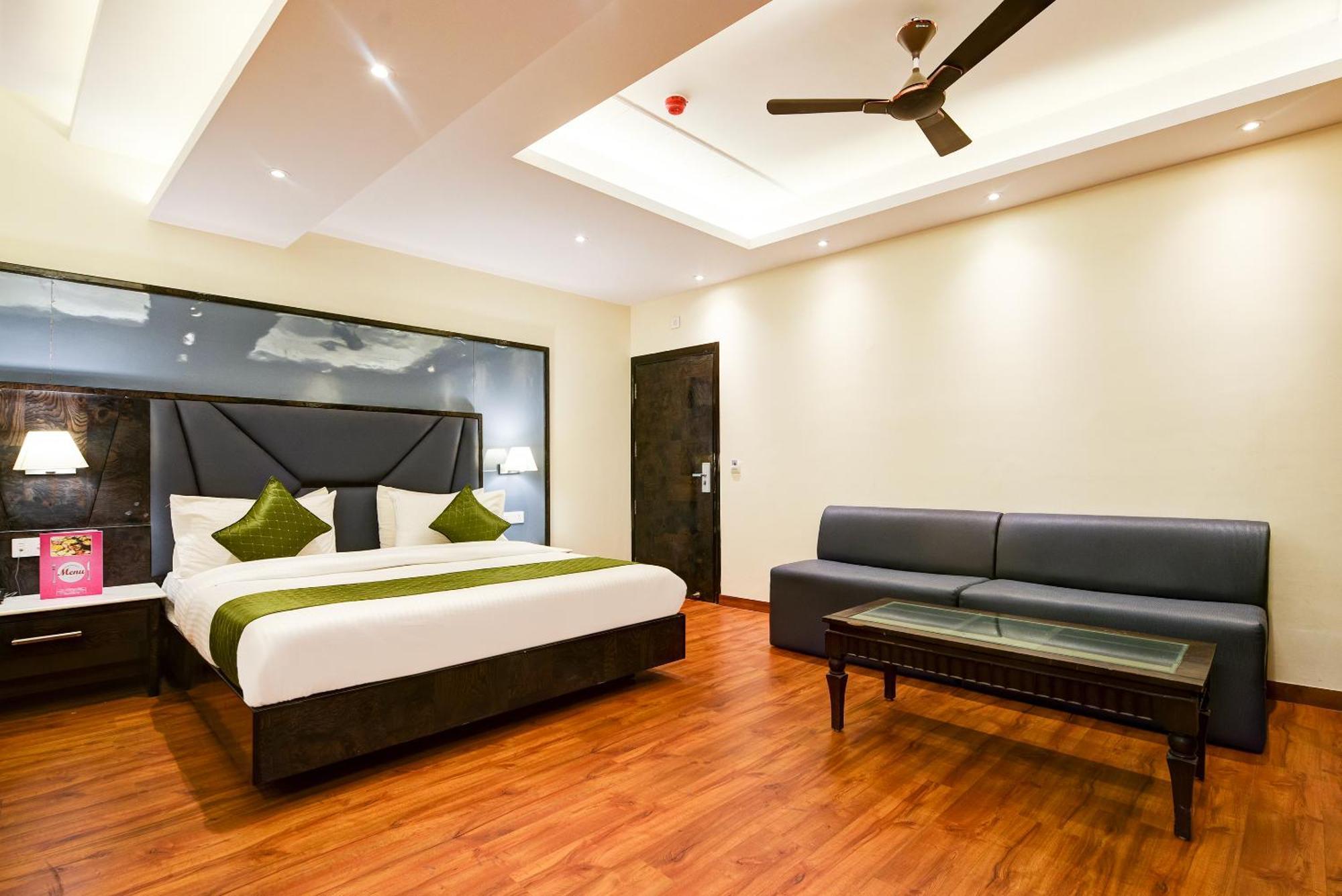 Hotel Geet Deluxe Új-Delhi Kültér fotó