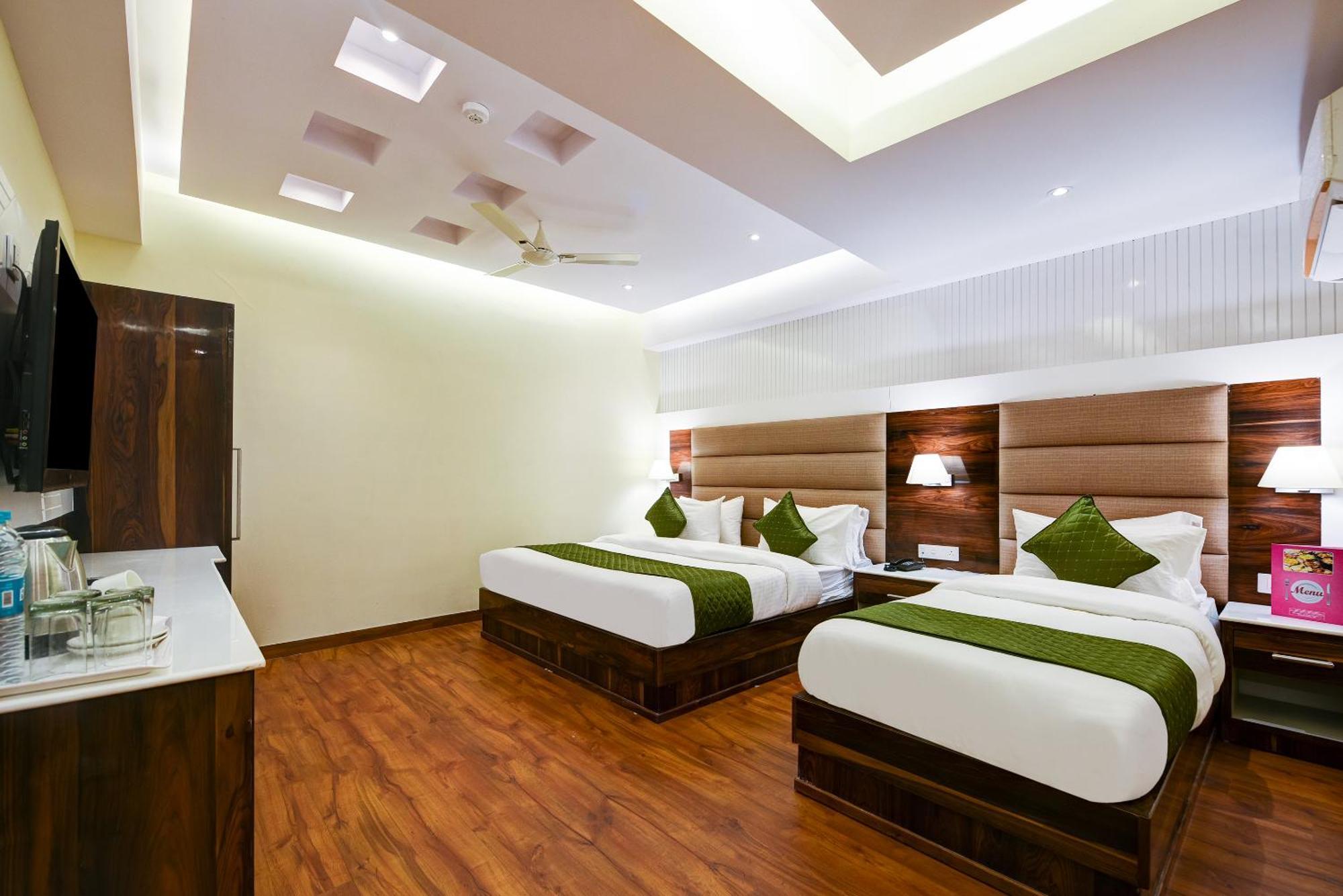 Hotel Geet Deluxe Új-Delhi Kültér fotó