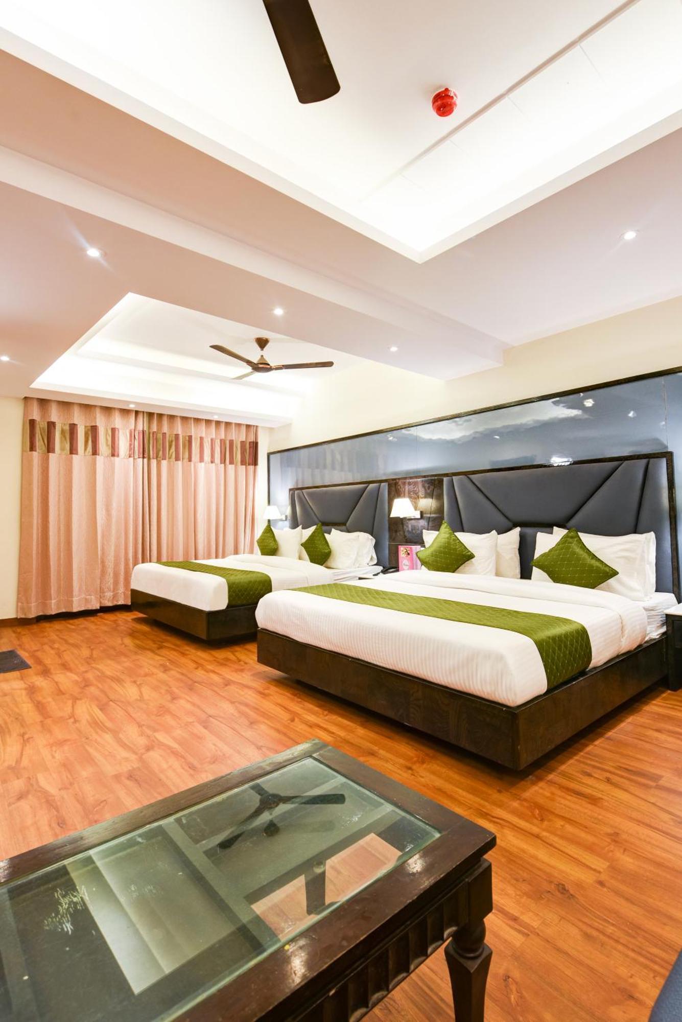 Hotel Geet Deluxe Új-Delhi Kültér fotó