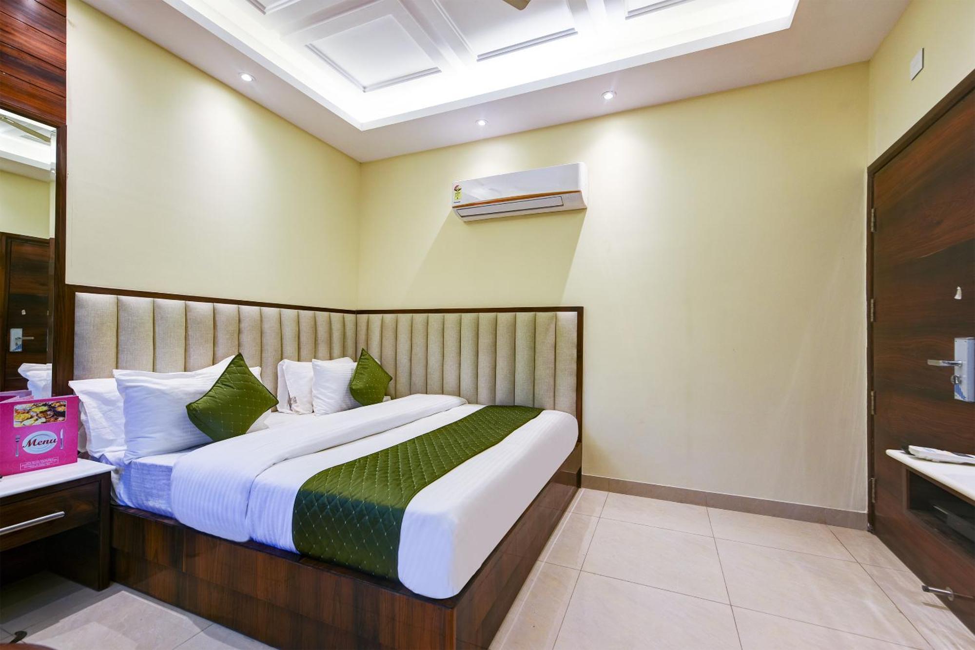 Hotel Geet Deluxe Új-Delhi Kültér fotó
