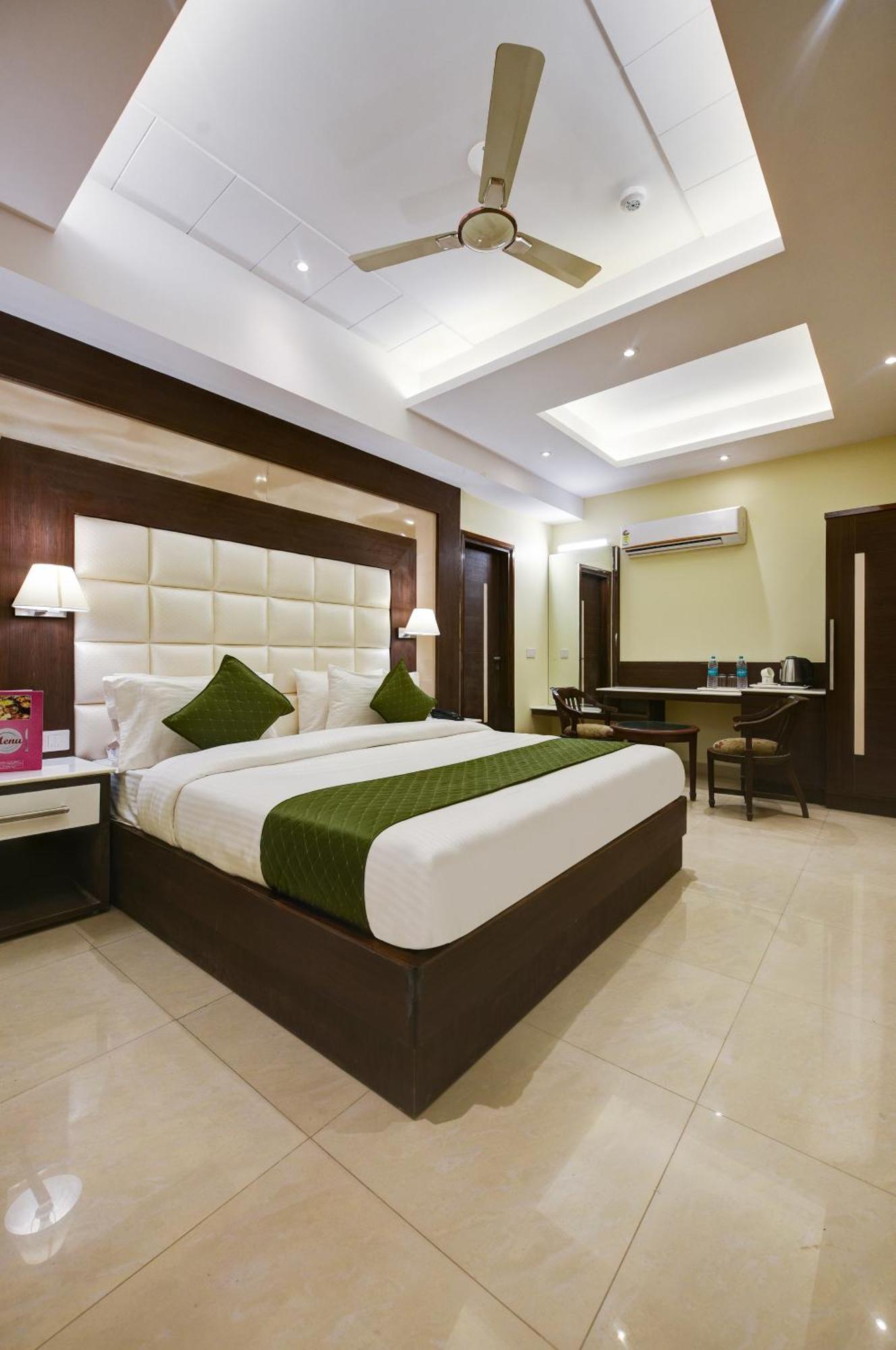 Hotel Geet Deluxe Új-Delhi Kültér fotó