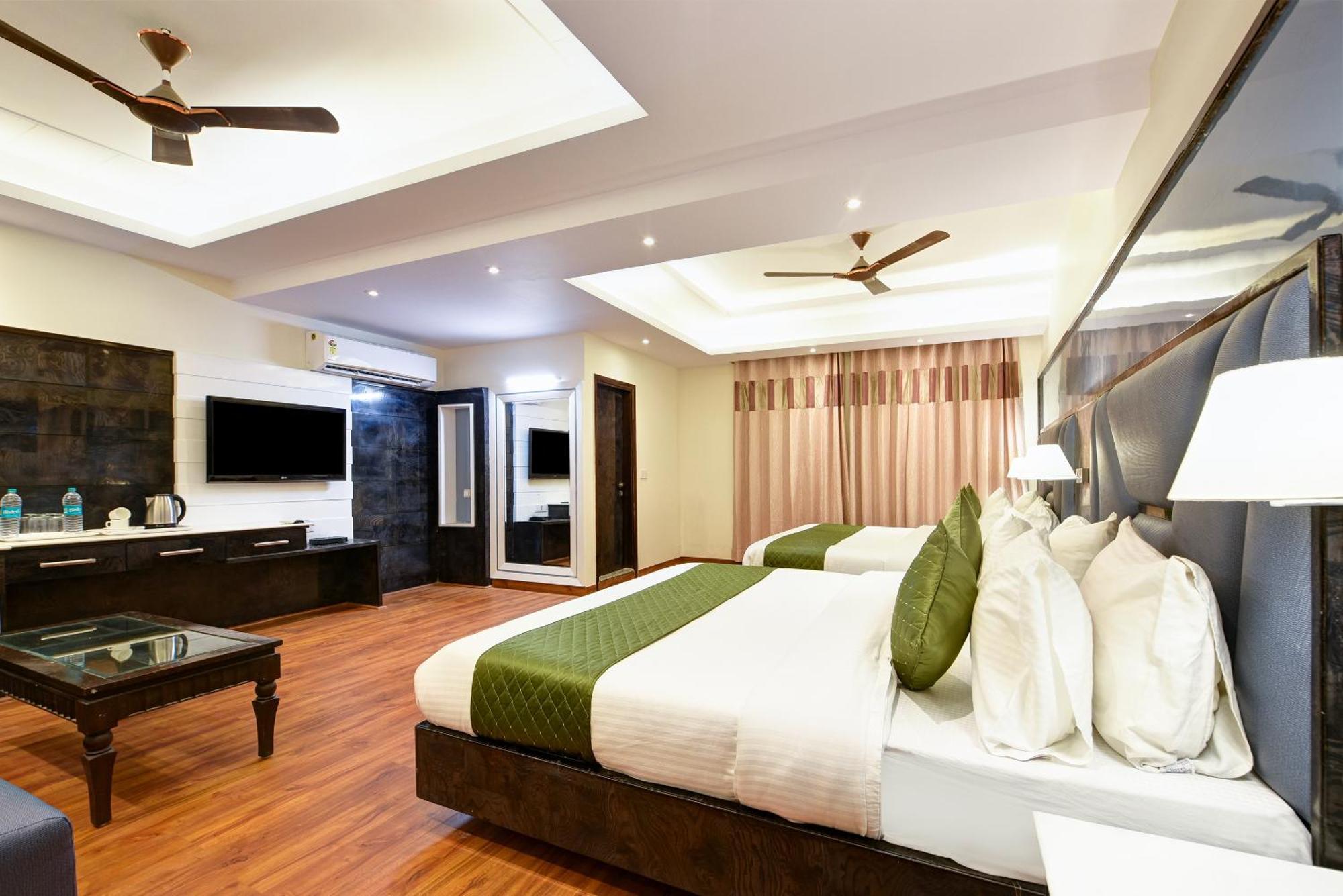 Hotel Geet Deluxe Új-Delhi Kültér fotó