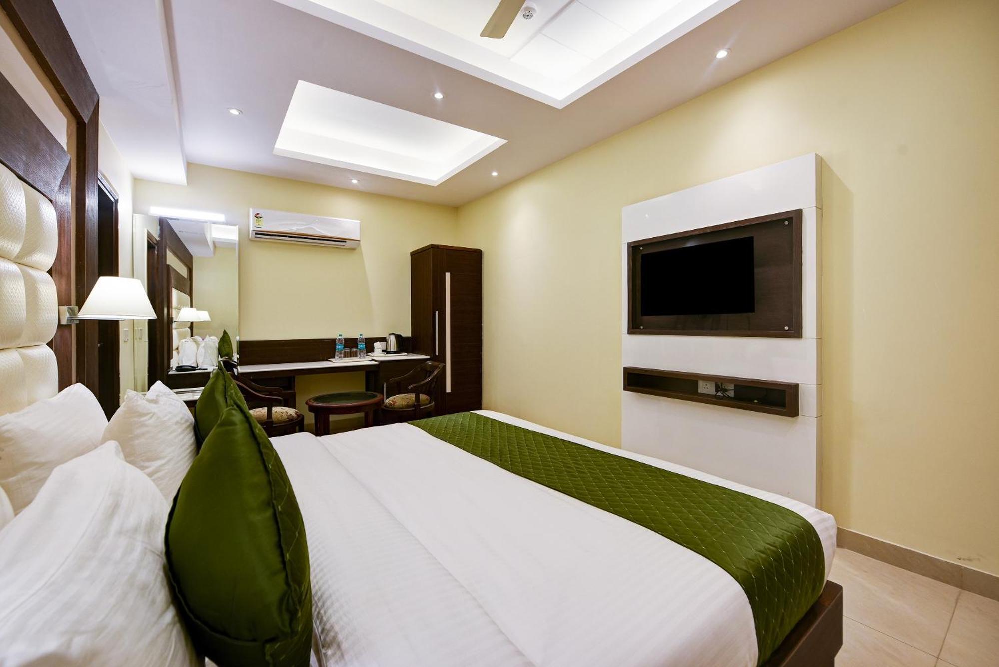 Hotel Geet Deluxe Új-Delhi Kültér fotó