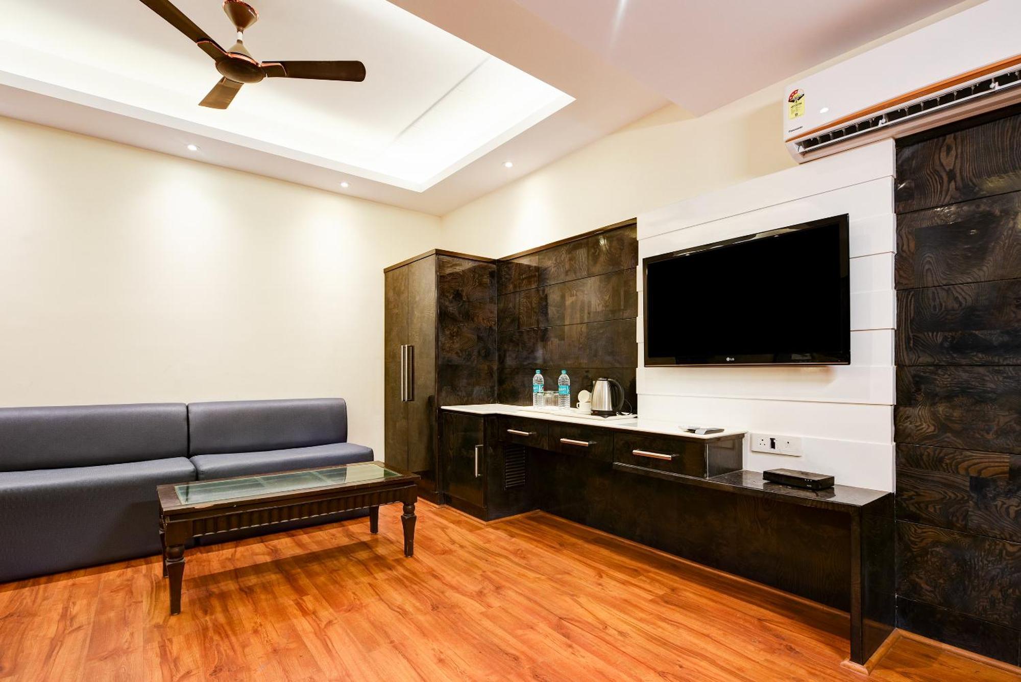 Hotel Geet Deluxe Új-Delhi Kültér fotó