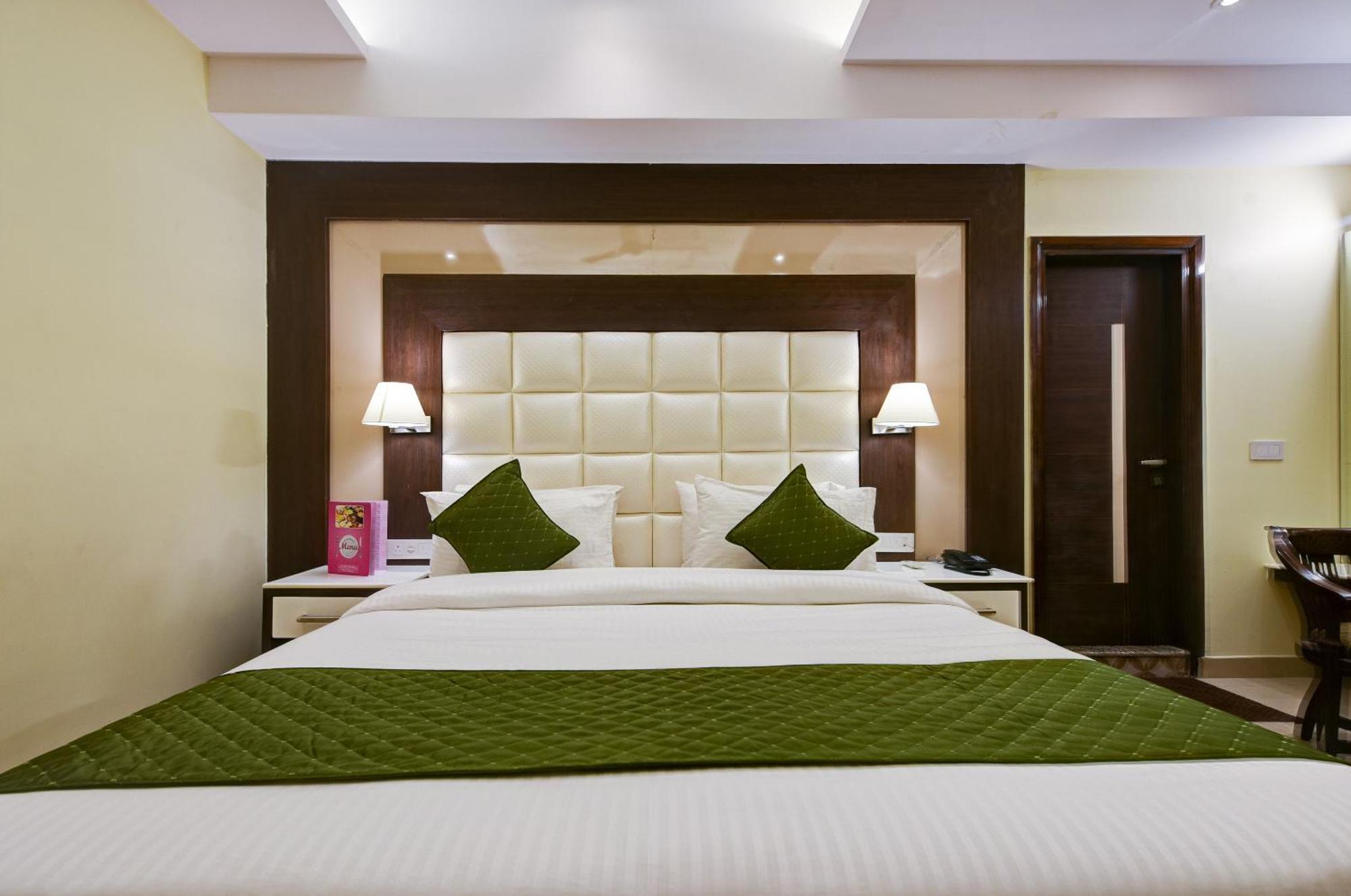 Hotel Geet Deluxe Új-Delhi Kültér fotó