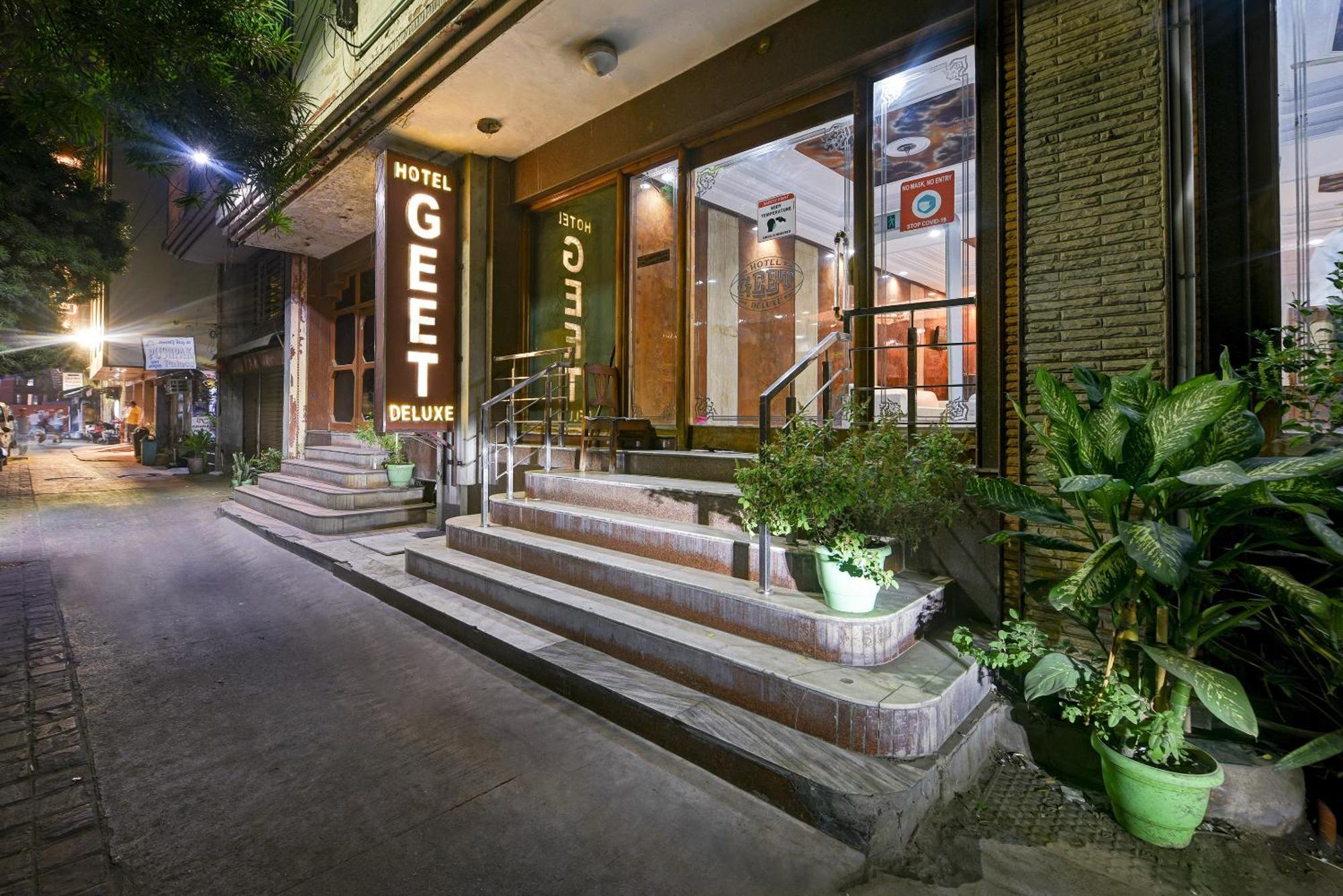 Hotel Geet Deluxe Új-Delhi Kültér fotó