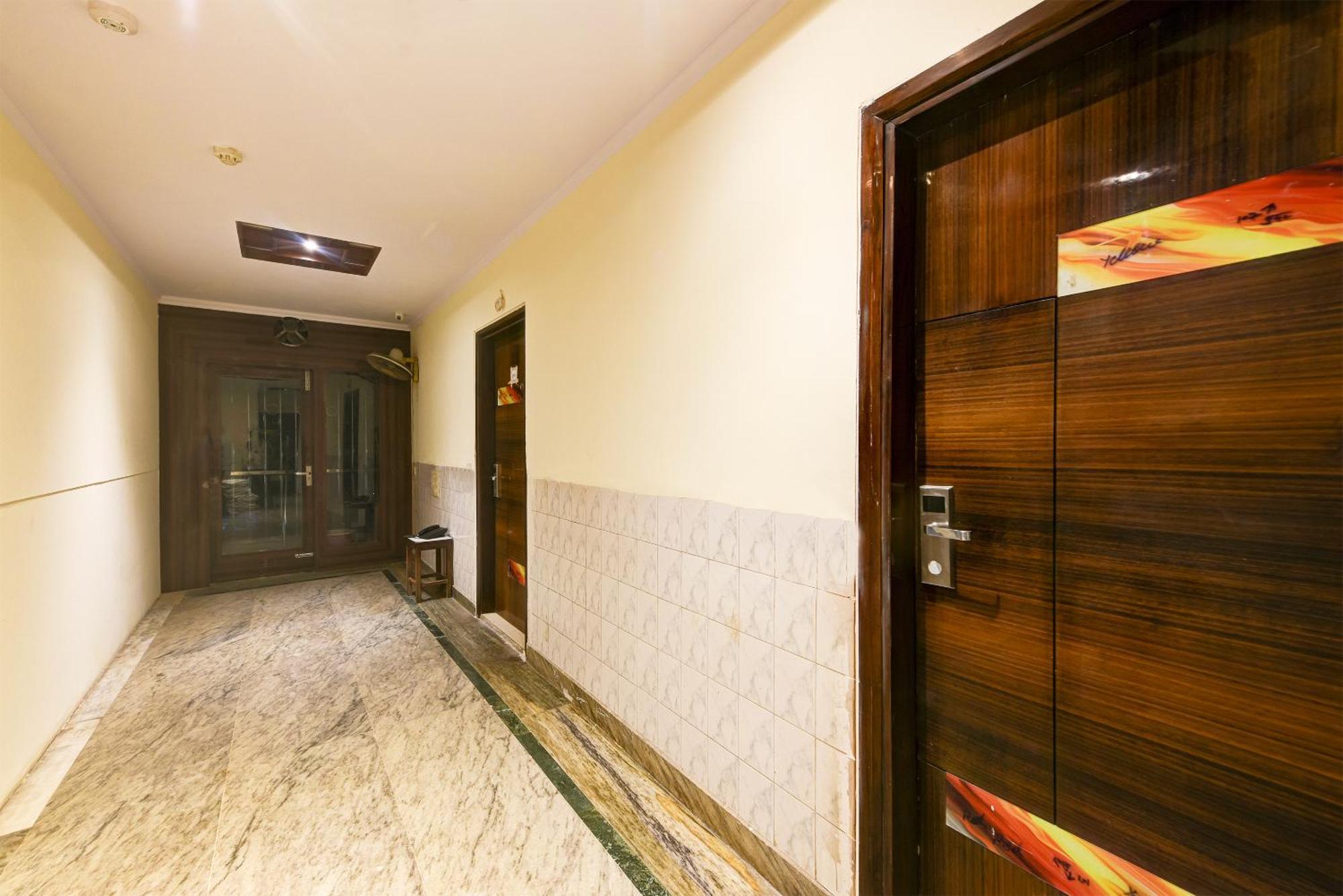 Hotel Geet Deluxe Új-Delhi Kültér fotó