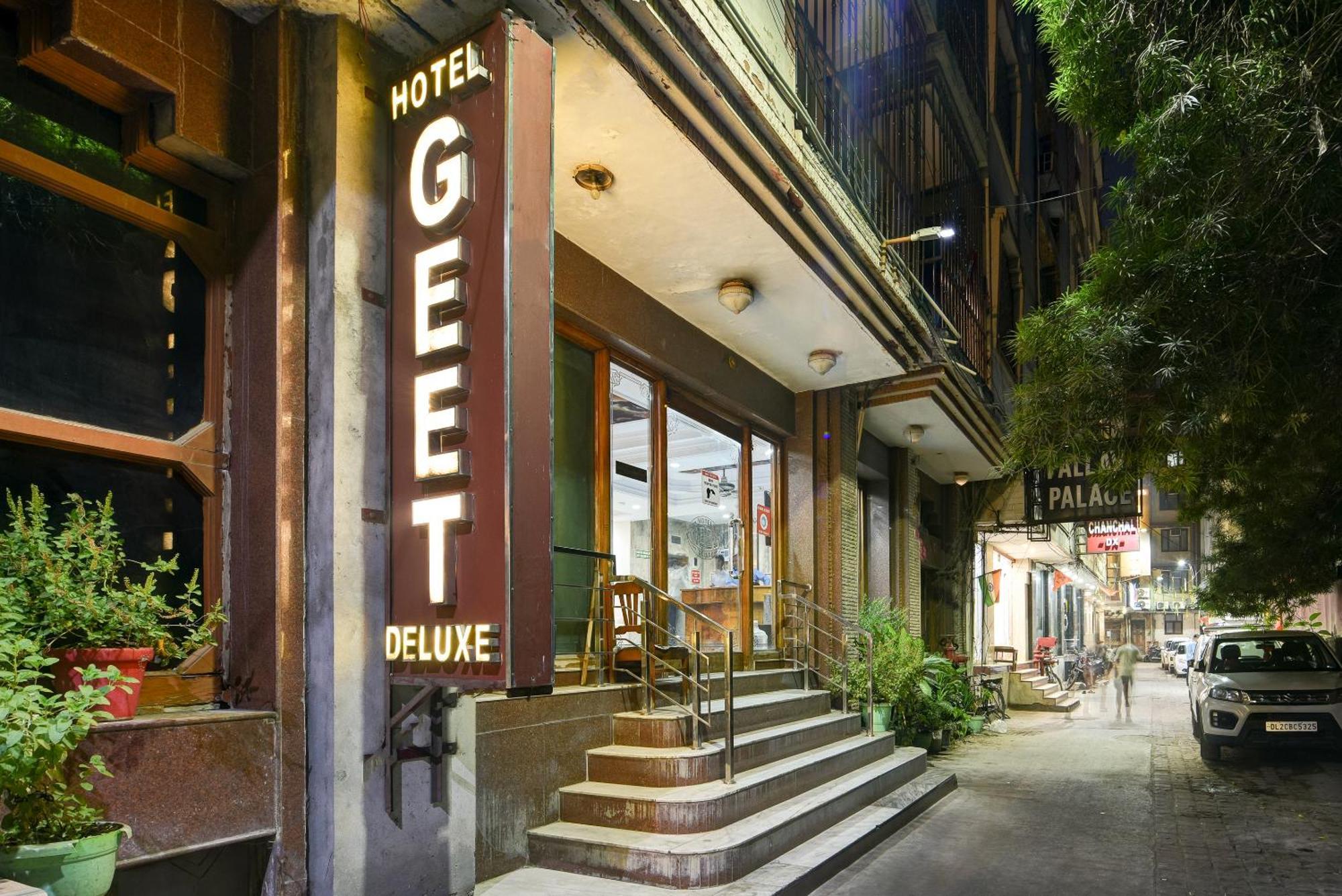 Hotel Geet Deluxe Új-Delhi Kültér fotó