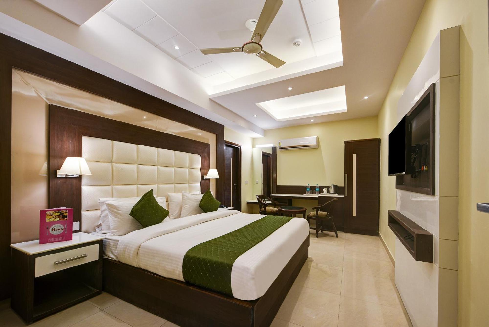 Hotel Geet Deluxe Új-Delhi Kültér fotó